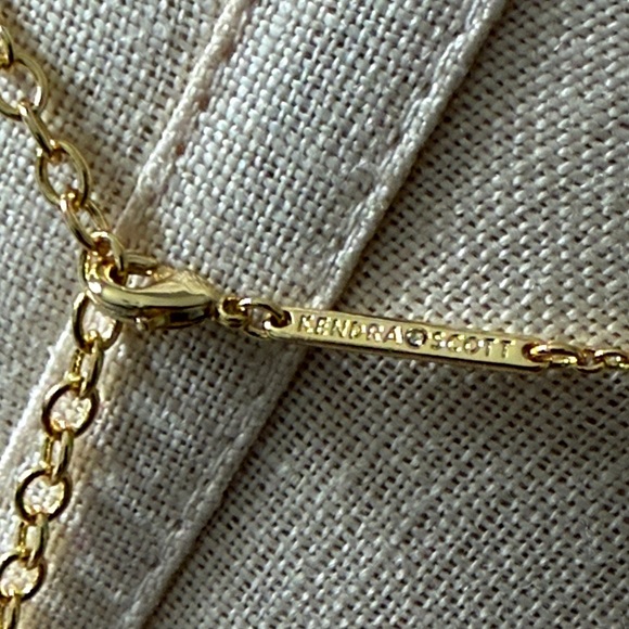 Kendra Scott Gold and Pink Short Pendant Necklace New - Picture 3 of 8